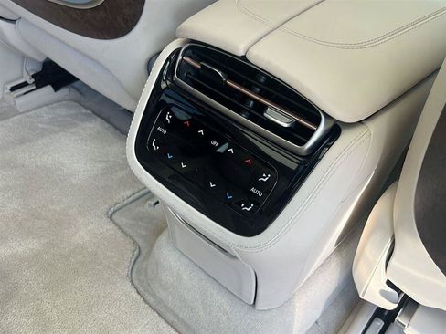 Used 2024 Mercedes-Benz Maybach EQS 680 4MATIC image 16