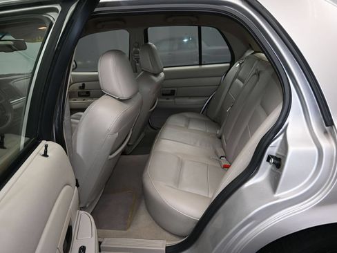 Used 2006 Ford Crown Victoria LX RWD image 15