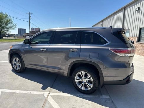 Used 2015 Toyota Highlander XLE FWD image 16