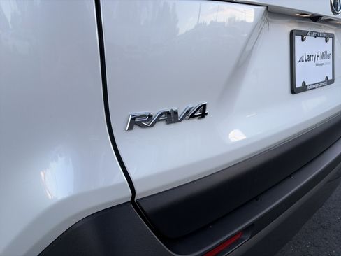 Used 2019 Toyota RAV4 Limited image 29