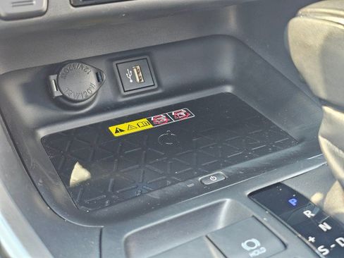 Used 2023 Toyota RAV4 XSE AWD/4WD image 39