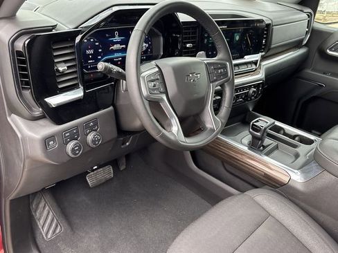 Used 2025 Chevrolet Silverado 1500 LT Trail Boss w/ LPO, Dark Essentials Package image 23