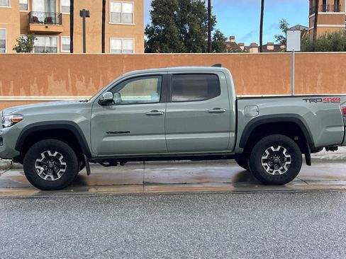 Used 2023 Toyota Tacoma TRD Off-Road w/ TRD Premium Off Road Package image 7