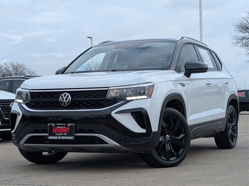 Used 2023 Volkswagen Taos SE image 2
