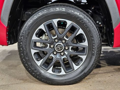 Used 2024 Toyota Tundra Limited AWD/4WD image 17