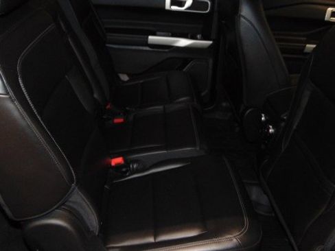 Used 2022 Ford Explorer XLT w/ Equipment Group 202A image 17
