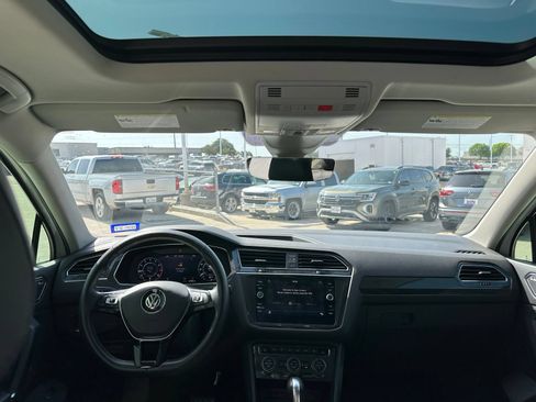 Used 2018 Volkswagen Tiguan SEL Premium FWD image 12