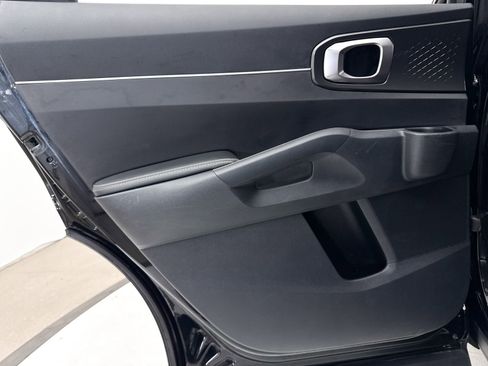 Used 2023 Kia Sorento LX image 31