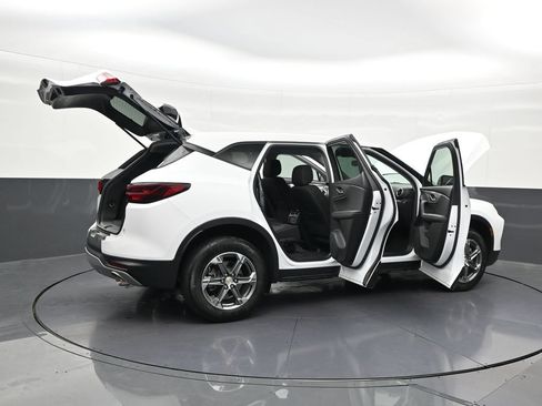 Used 2024 Chevrolet Blazer LT FWD image 32