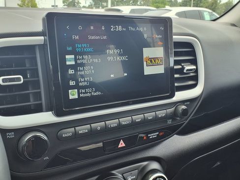 Used 2025 Hyundai Venue Limited FWD image 31