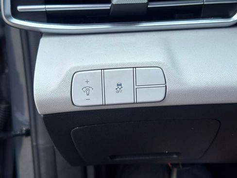 Used 2025 Hyundai Elantra Limited image 27
