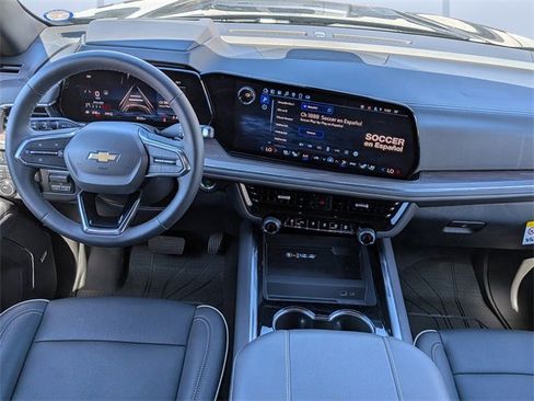 Used 2025 Chevrolet Suburban Premier image 15