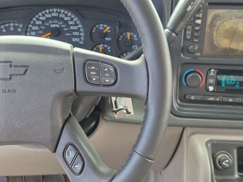 Used 2005 Chevrolet Tahoe Z71 w/ Preferred Equipment Group AWD/4WD image 31