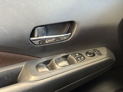 Used 2021 Nissan Kicks SR w/ Interior Electronics Package FWD image 15