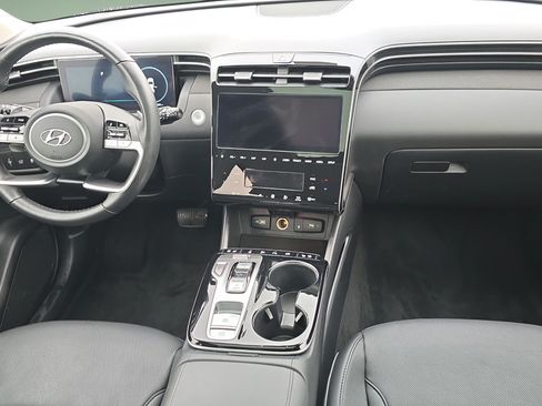 Certified 2024 Hyundai Tucson Limited AWD/4WD image 11