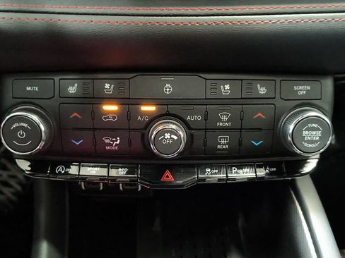 Used 2025 Dodge Durango GT AWD/4WD image 7