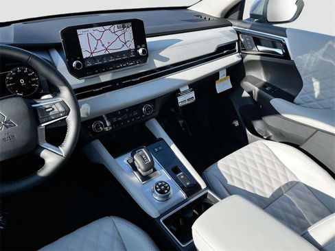 New 2025 Mitsubishi Outlander SEL image 28