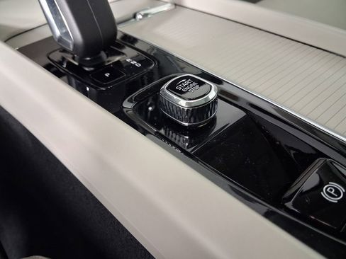 Certified 2024 Volvo XC60 B5 Core w/ Climate Package AWD/4WD image 25