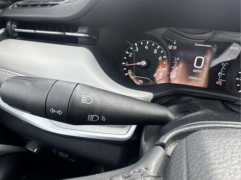 Used 2025 Jeep Compass Limited image 17