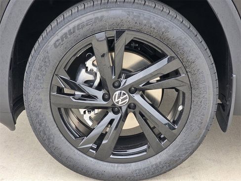 New 2026 Volkswagen Atlas Cross Sport SEL R-Line image 11