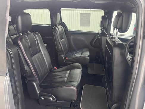 Used 2019 Dodge Grand Caravan GT image 11