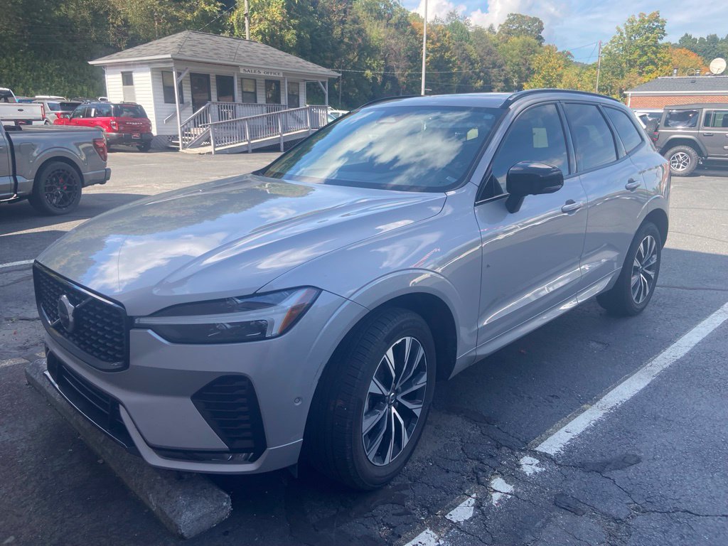 Used 2023 Volvo XC60 B5 Plus AWD/4WD image 1