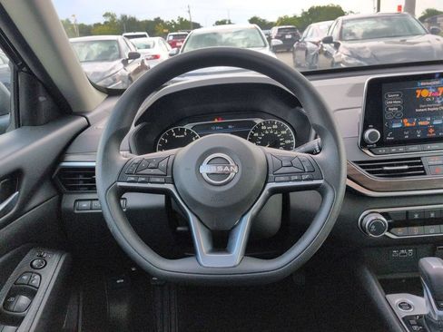 Used 2025 Nissan Altima 2.5 SV FWD image 22