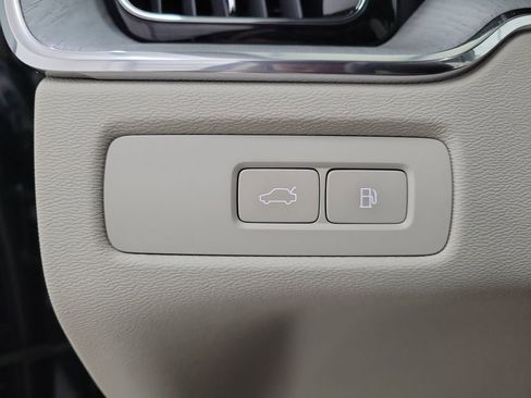 Certified 2024 Volvo XC60 T8 Plus w/ Protection Package Premier image 33