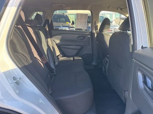 Used 2024 Nissan Rogue S AWD/4WD image 18