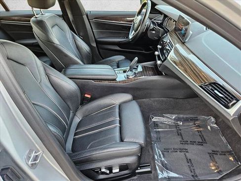 Used 2018 BMW 530e xDrive image 21