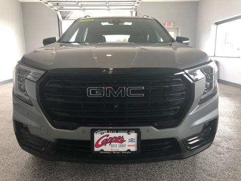 Used 2023 GMC Terrain SLT w/ Infotainment Package II AWD/4WD image 6