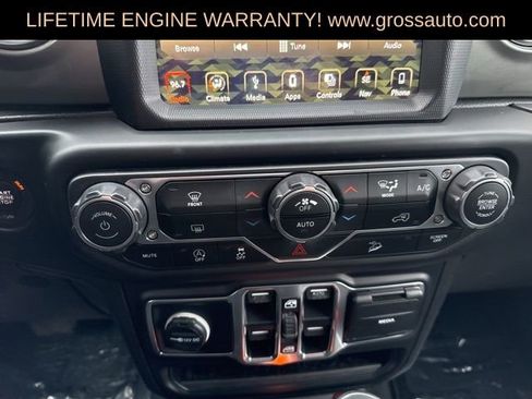Used 2019 Jeep Wrangler Unlimited Sahara w/ Uconnect 4C Nav & Sound Group AWD/4WD image 22