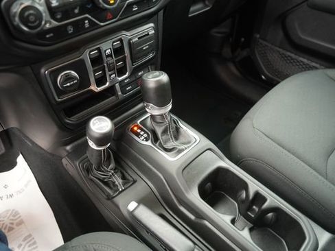 Used 2022 Jeep Wrangler Unlimited Sahara w/ Cold Weather Group image 28