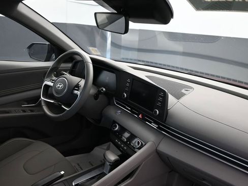 Used 2025 Hyundai Elantra Sport FWD image 12
