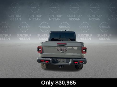 Used 2021 Jeep Gladiator Rubicon AWD/4WD image 4