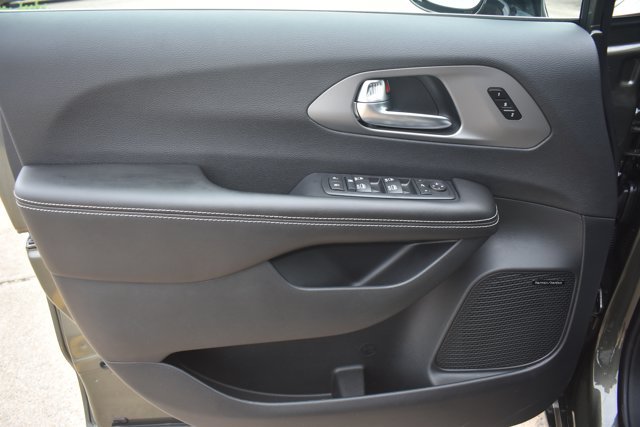 New 2027 Chrysler Pacifica Limited AWD/4WD image 12