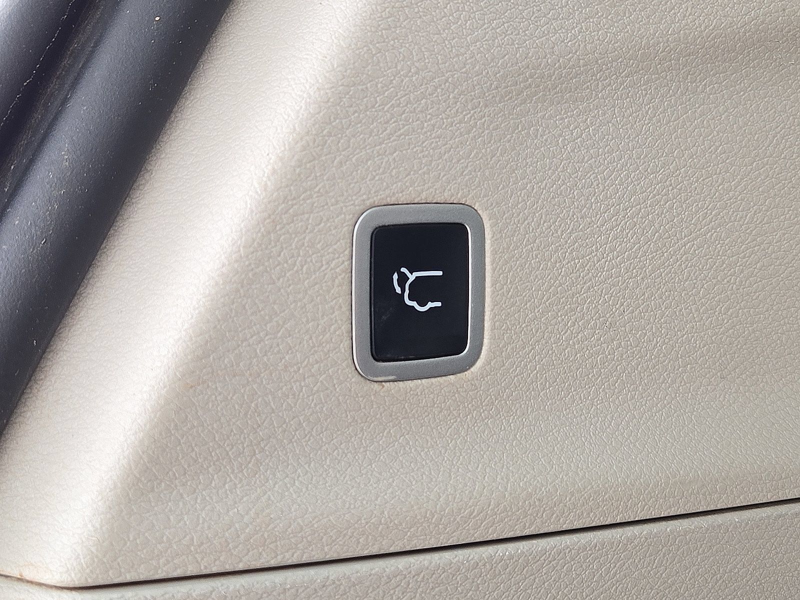 Used 2024 Chrysler Voyager LX FWD image 14