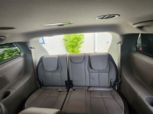 Used 2017 Kia Sedona EX FWD image 28