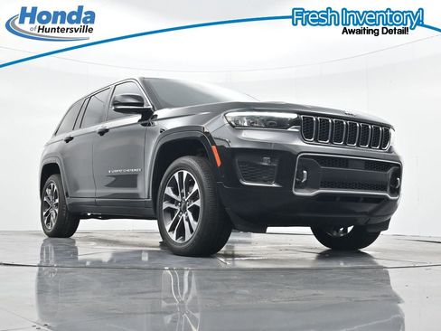 Used 2023 Jeep Grand Cherokee Overland AWD/4WD image 36