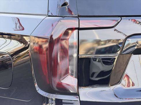 Used 2024 GMC Yukon XL AT4 w/ Technology Package image 10