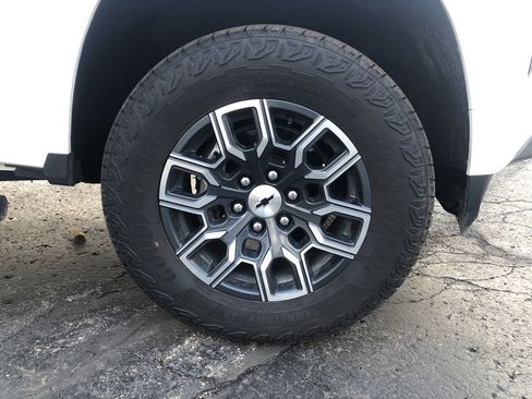 Used 2024 Chevrolet Colorado Z71 w/ Z71 Convenience Package 2 image 6