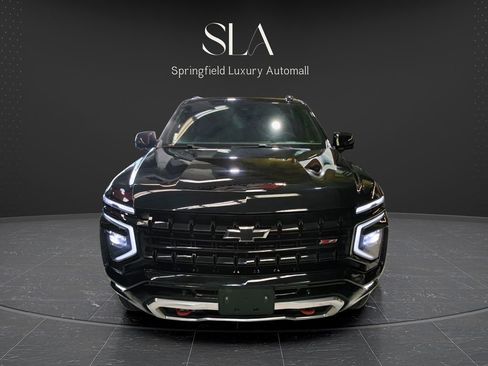 Used 2025 Chevrolet Suburban Z71 image 3