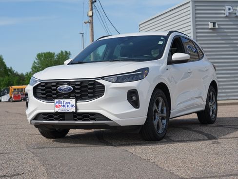 Used 2023 Ford Escape ST-Line Select AWD/4WD image 8