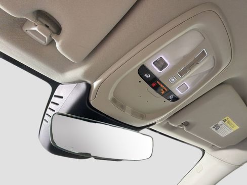 Certified 2023 Volvo XC60 B5 Plus w/ Protection Package Premier AWD/4WD image 19