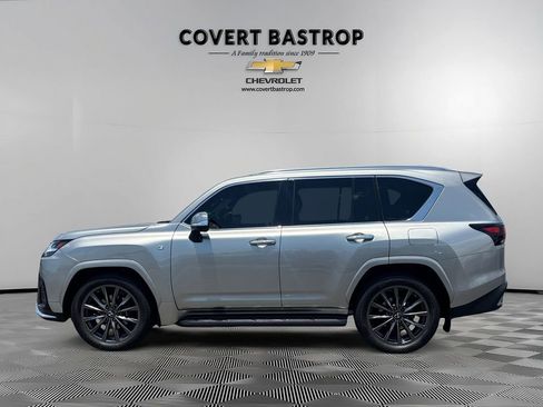 Used 2023 Lexus LX 600 F Sport w/ Accessory Package (Z1) AWD/4WD image 4