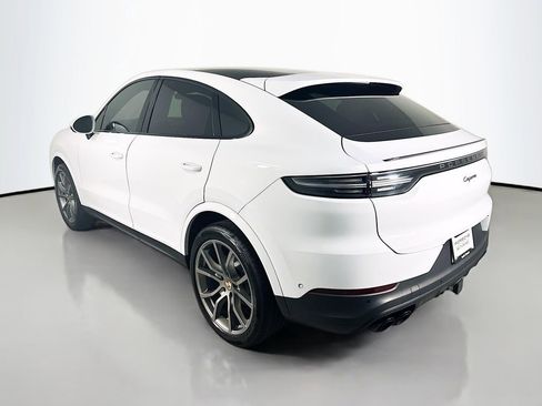 Certified 2023 Porsche Cayenne Platinum Edition image 3