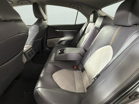 Used 2019 Toyota Camry XLE image 31