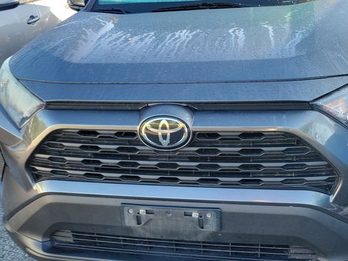 Used 2021 Toyota RAV4 LE image 4