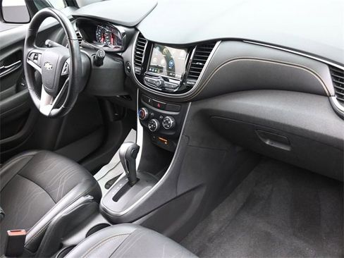Used 2019 Chevrolet Trax LT w/ LT Convenience Package image 23