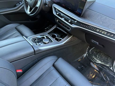 Used 2024 BMW X7 xDrive40i w/ Premium Package AWD/4WD image 21